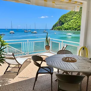 Ti Cabanon. Vue à Deshaies. Appartement